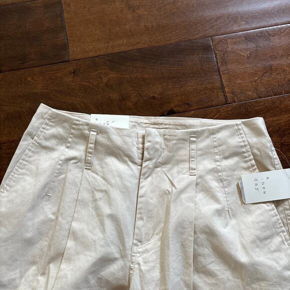 NWT A New Day Stretch High Waisted Wide Leg Cargo Pants Cream Women's Size 10 - Picture 3 of 11